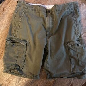 Mens size 34 cargo shorts Levis
